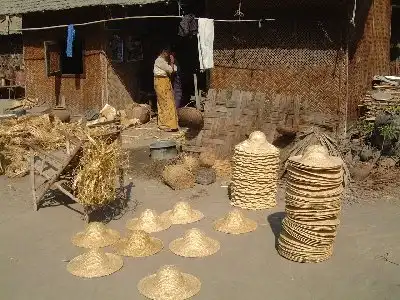 ガロンティン村の麦藁帽子