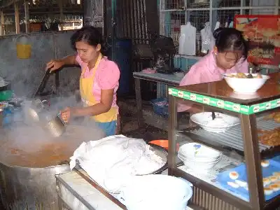 ミャンマーのモヒンガ