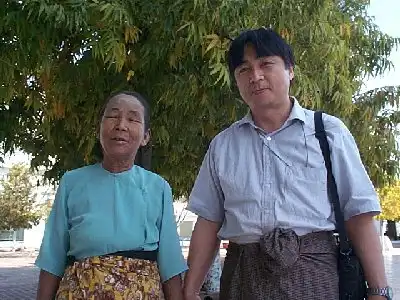 ミャンマーのお婆さん